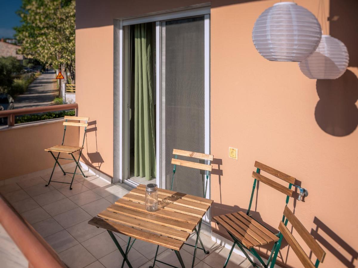 Omalia Apartment Прінос Екстер'єр фото